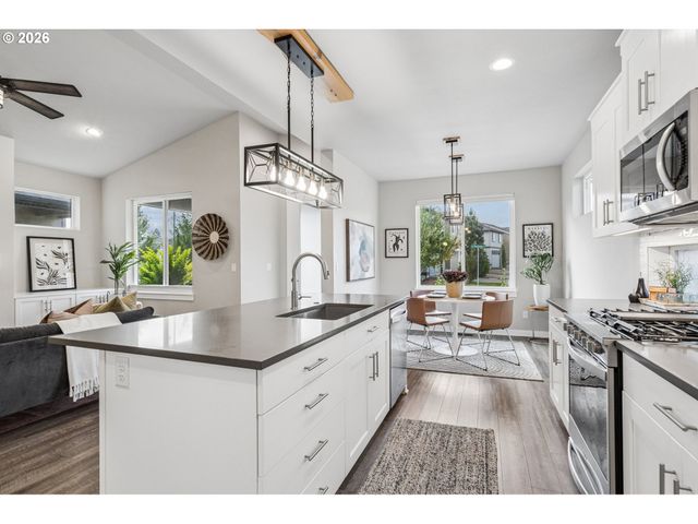 6411 Se POLYANTHA St, Hillsboro, OR 97123
