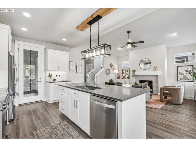 6411 Se POLYANTHA St, Hillsboro, OR 97123
