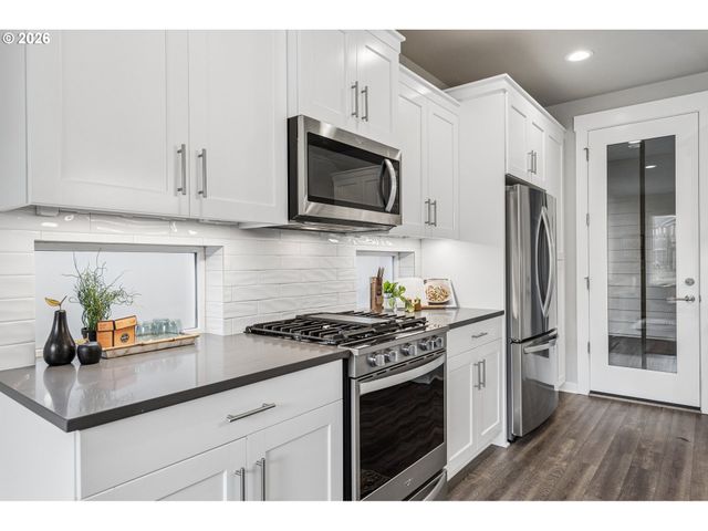 6411 Se POLYANTHA St, Hillsboro, OR 97123