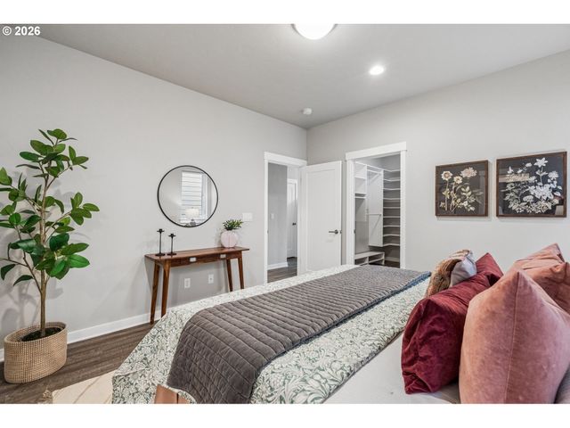 6411 Se POLYANTHA St, Hillsboro, OR 97123