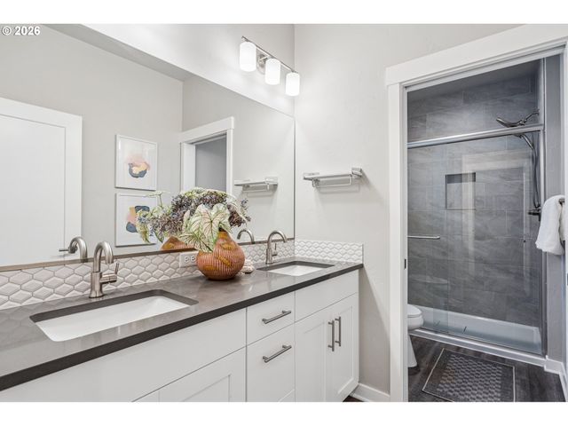 6411 Se POLYANTHA St, Hillsboro, OR 97123