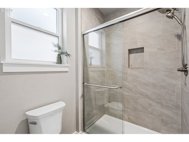 6411 Se POLYANTHA St, Hillsboro, OR 97123