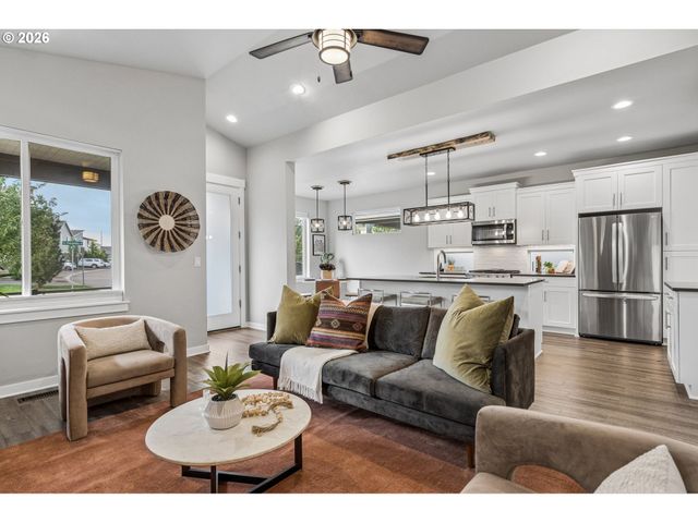 6411 Se POLYANTHA St, Hillsboro, OR 97123