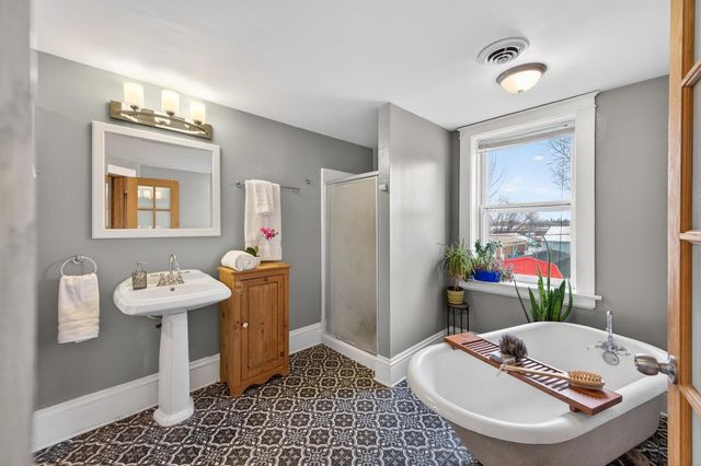 925 Western Avenue N, Saint Paul, MN 55117