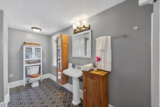 925 Western Avenue N, Saint Paul, MN 55117