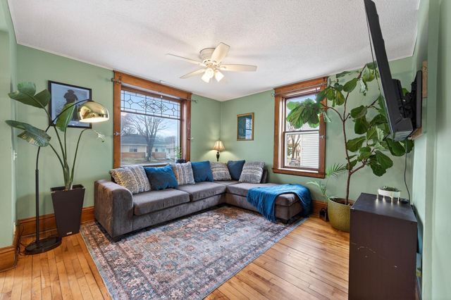 925 Western Avenue N, Saint Paul, MN 55117