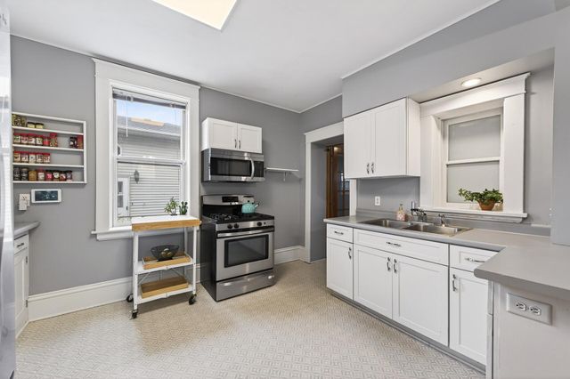 925 Western Avenue N, Saint Paul, MN 55117