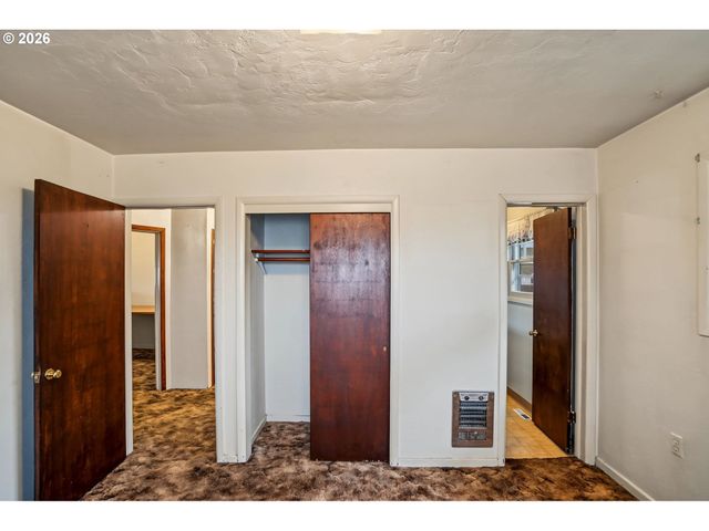 35865 RIVERSIDE Dr, Albany, OR 97321