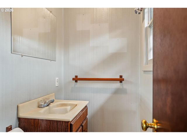 35865 RIVERSIDE Dr, Albany, OR 97321