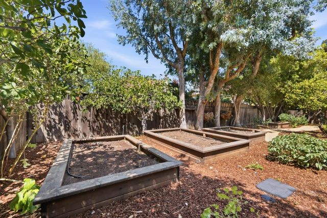 1021 Alegre Avenue, Los Altos, CA 94024