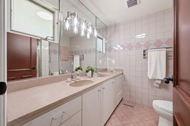 1021 Alegre Avenue, Los Altos, CA 94024