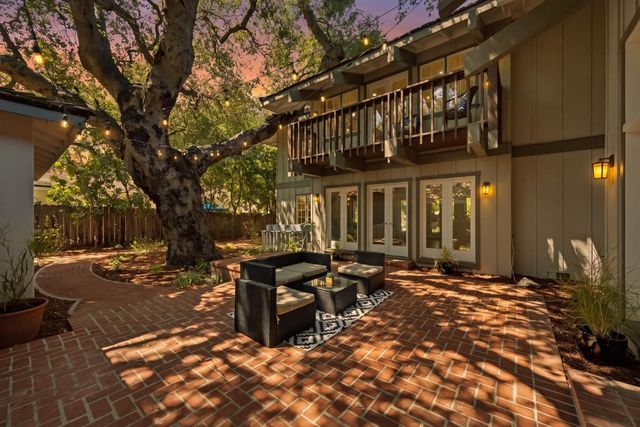 1021 Alegre Avenue, Los Altos, CA 94024