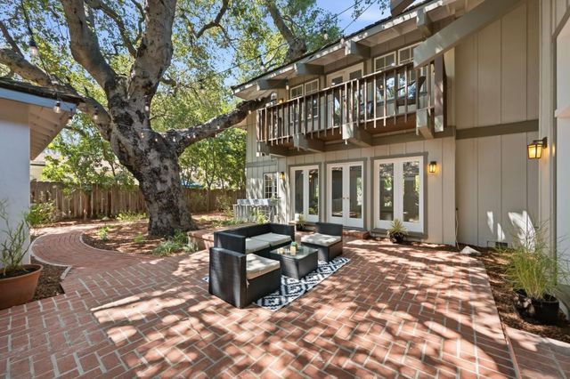 1021 Alegre Avenue, Los Altos, CA 94024