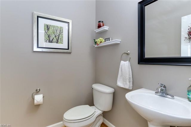 801 Westbrook LN, Chesapeake, VA 23320