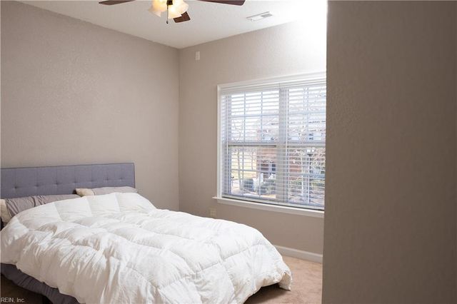 801 Westbrook LN, Chesapeake, VA 23320