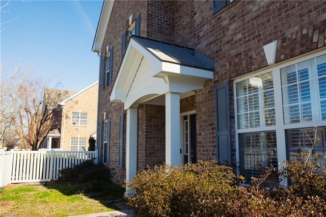 801 Westbrook LN, Chesapeake, VA 23320