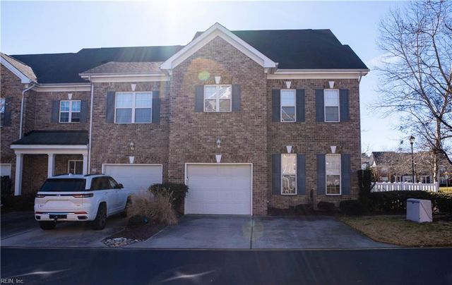 801 Westbrook LN, Chesapeake, VA 23320