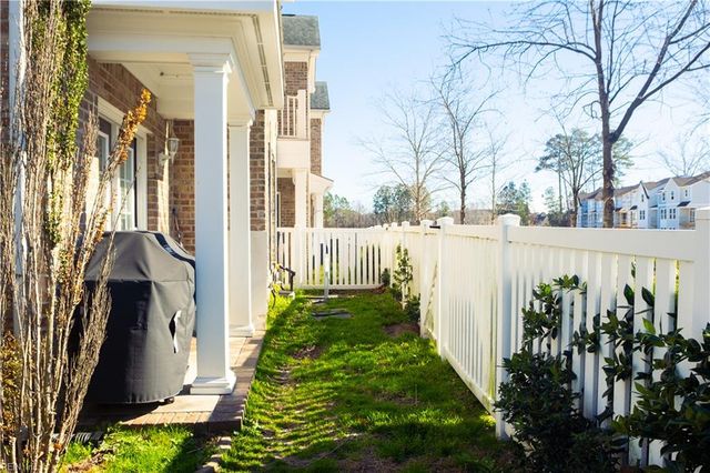 801 Westbrook LN, Chesapeake, VA 23320