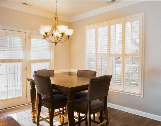 801 Westbrook LN, Chesapeake, VA 23320