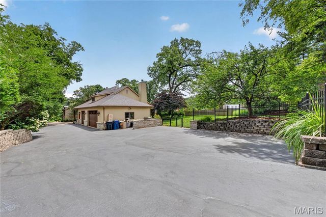1189 Hampton Park Drive, Richmond Heights, MO 63117