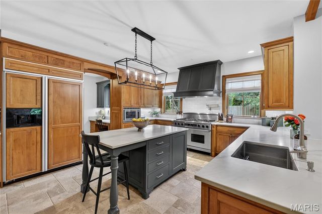 1189 Hampton Park Drive, Richmond Heights, MO 63117