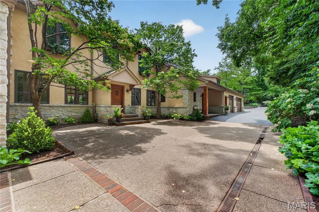 1189 Hampton Park Drive, Richmond Heights, MO 63117