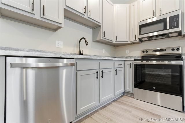 129 Level Street, Charlestown, IN 47111