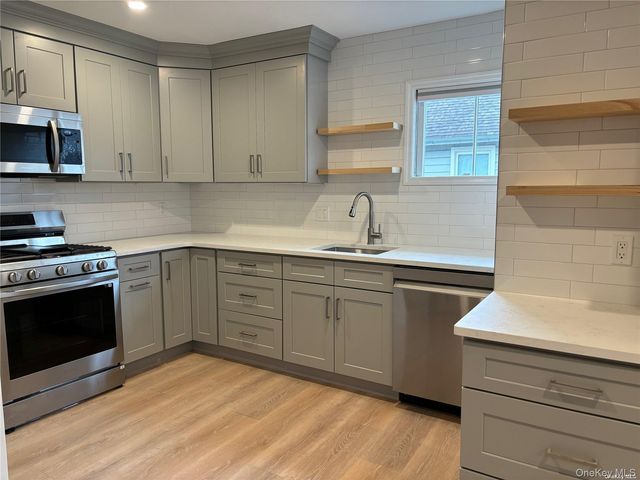 1353 Old Northern Boulevard, Roslyn, NY 11576