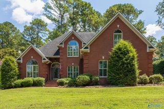3023 Hampton Cove Way SE, Owens Cross Roads, AL 35763