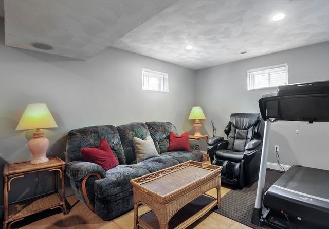 46 Ashwood Ave, Wilmington, MA 01887