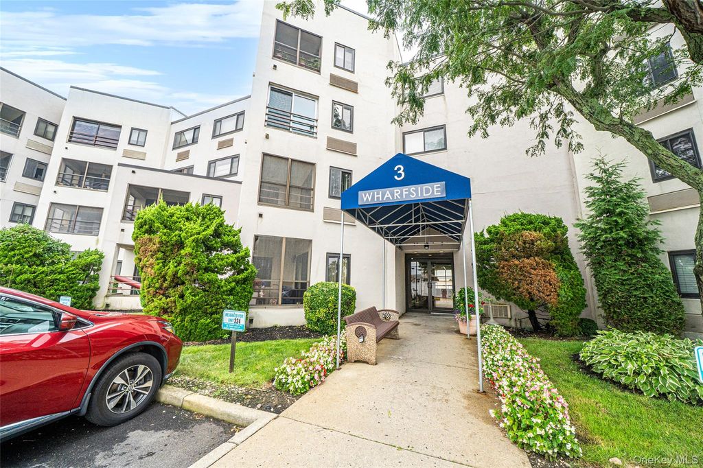 725 Miller Avenue 333, Freeport, NY 11520 — exterior