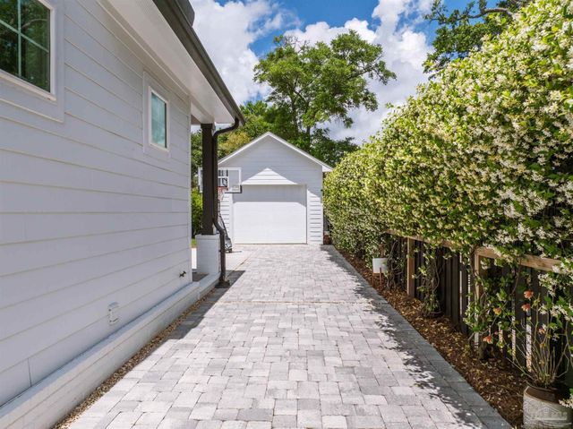 920 E Hernandez St, Pensacola, FL 32503