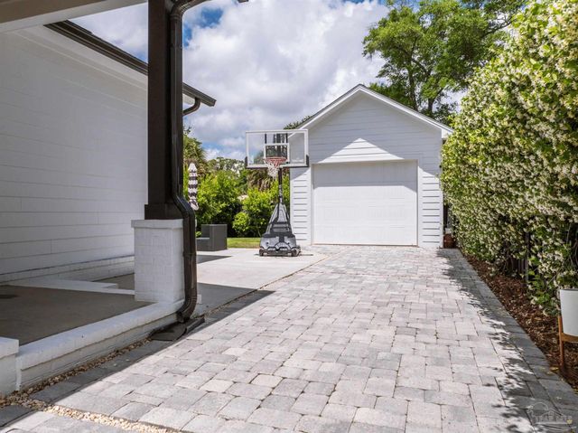920 E Hernandez St, Pensacola, FL 32503