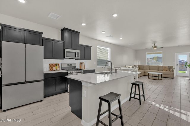 13768 Loreina Luz Avenue, Horizon City, TX 79928