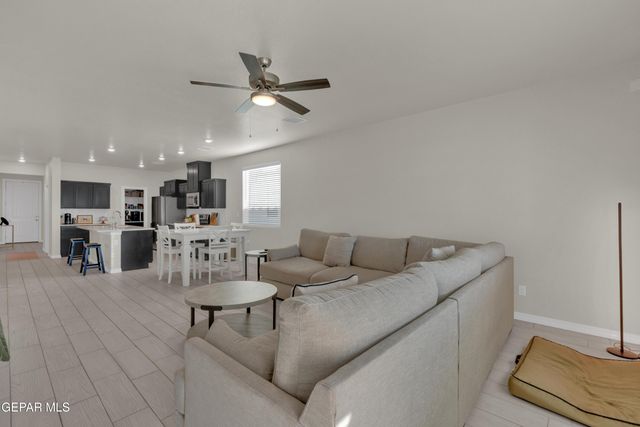 13768 Loreina Luz Avenue, Horizon City, TX 79928