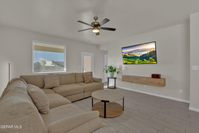 13768 Loreina Luz Avenue, Horizon City, TX 79928