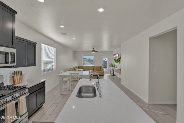 13768 Loreina Luz Avenue, Horizon City, TX 79928