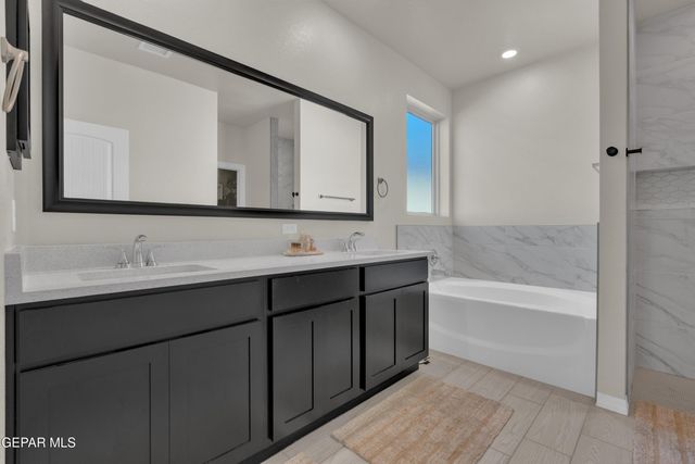 13768 Loreina Luz Avenue, Horizon City, TX 79928