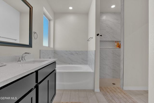 13768 Loreina Luz Avenue, Horizon City, TX 79928