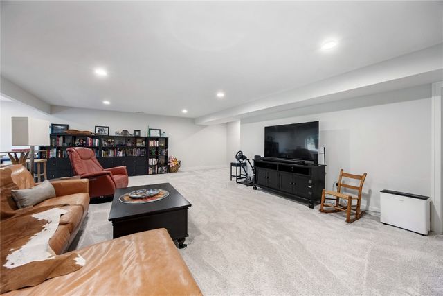 1509 3rd Street SW, Mt Vernon, IA 52314