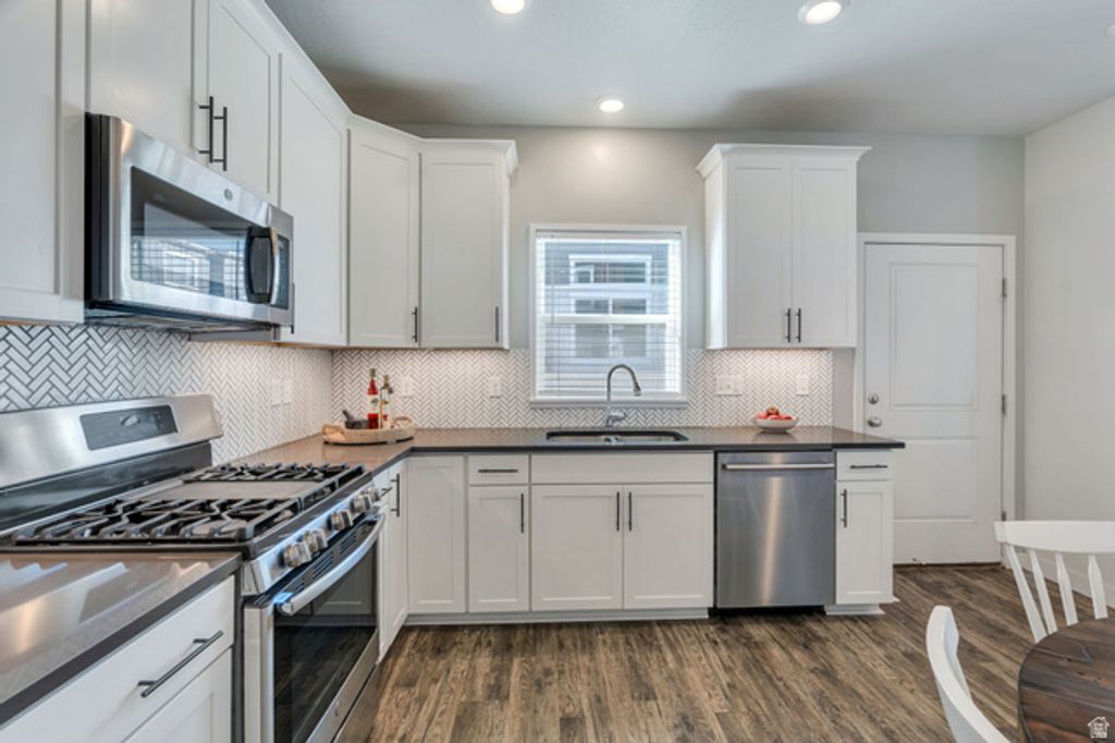 Image 4 of property listing at 4288 E HALF TIMBER WAY, Eagle Mountain, UT 84005