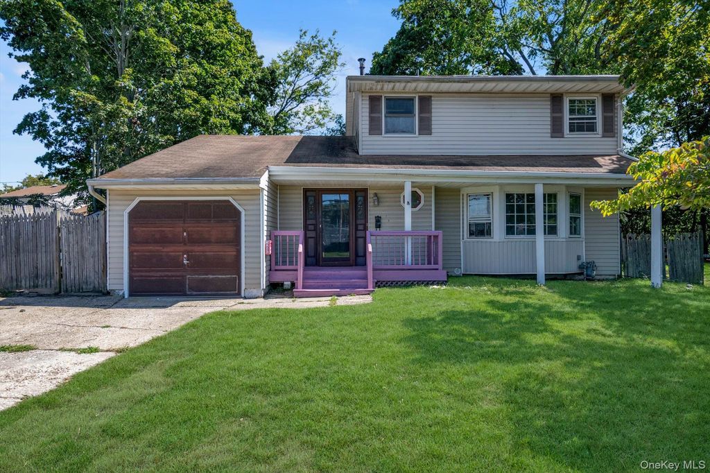 136 Broadway, Greenlawn, NY 11740 — exterior