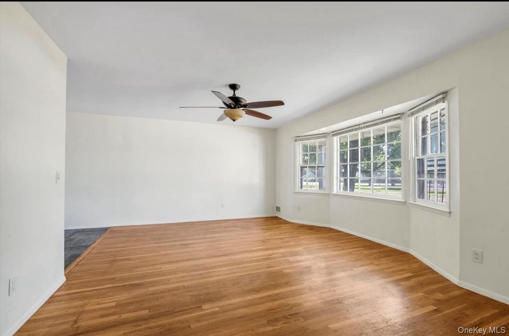 136 Broadway, Greenlawn, NY 11740 — photo 3