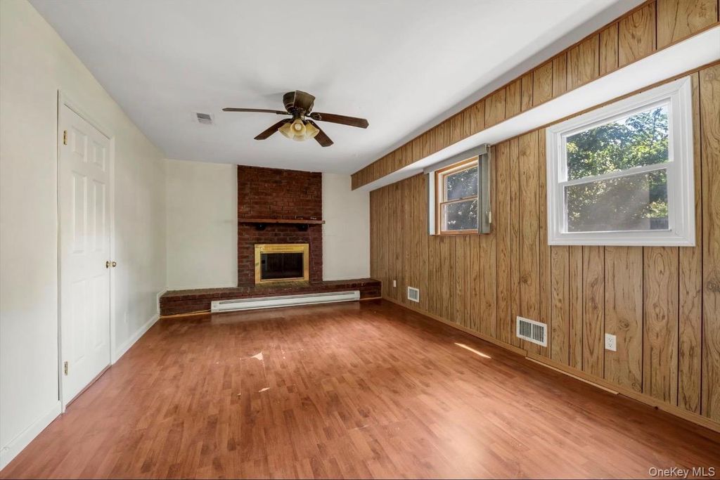 136 Broadway, Greenlawn, NY 11740 — photo 5