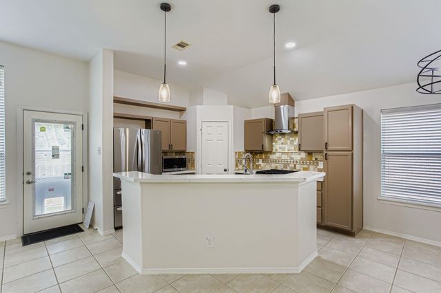 1816 Sherwood Forest Circle, League City, TX 77573