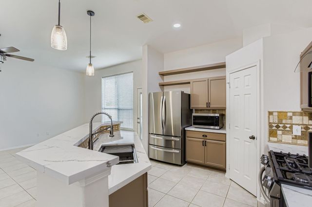 1816 Sherwood Forest Circle, League City, TX 77573