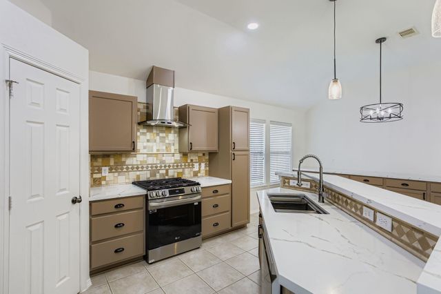 1816 Sherwood Forest Circle, League City, TX 77573