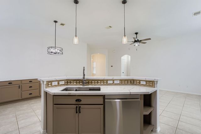 1816 Sherwood Forest Circle, League City, TX 77573