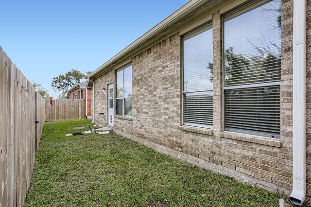 1816 Sherwood Forest Circle, League City, TX 77573