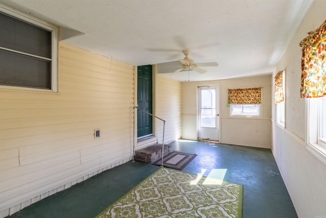 1711 W Cline St, Clarksville, AR 72830